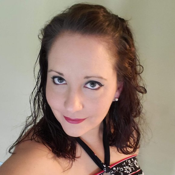 Meet your Posher, Laura - Picture 1 of 1